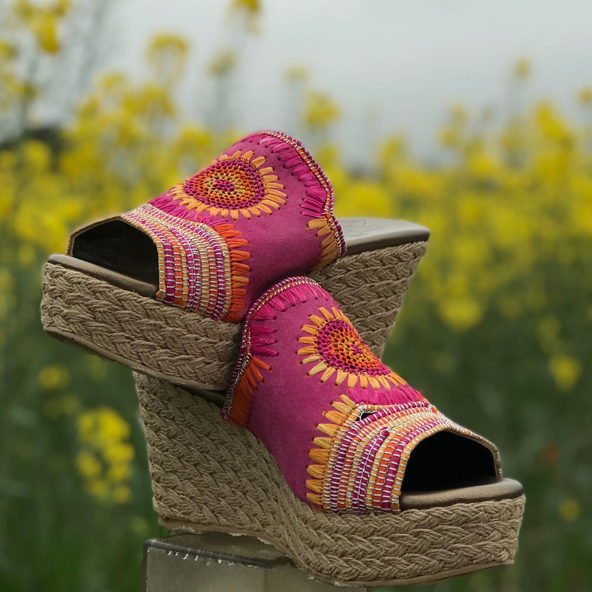 Sandalia "Sandra en los Girasoles" Fucsia