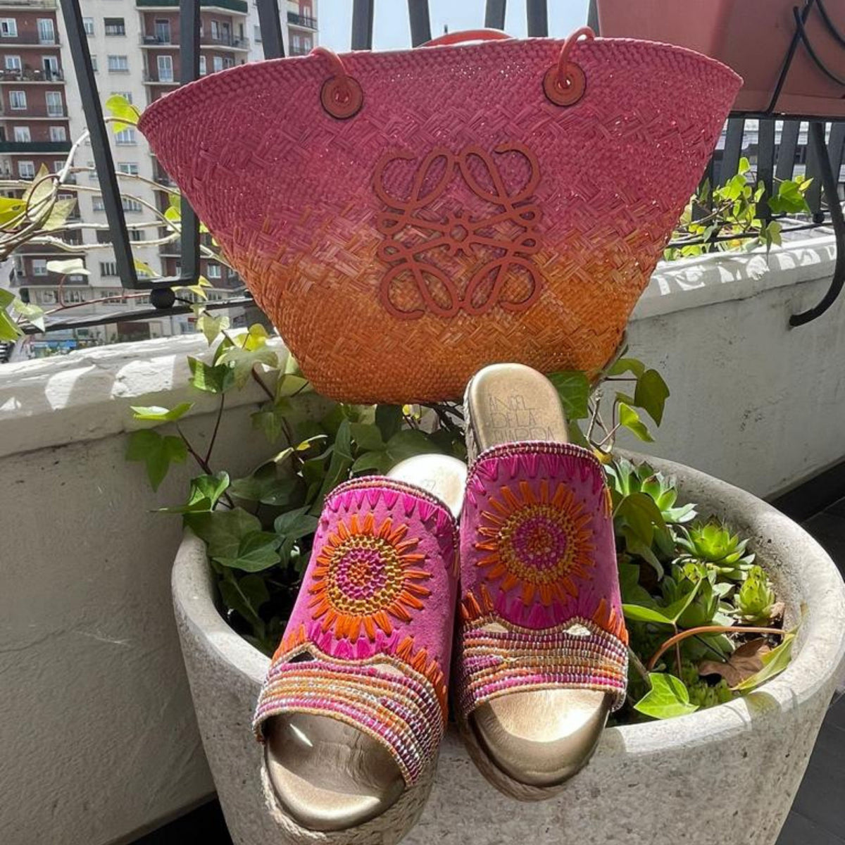 Sandalia "Sandra en los Girasoles" Fucsia